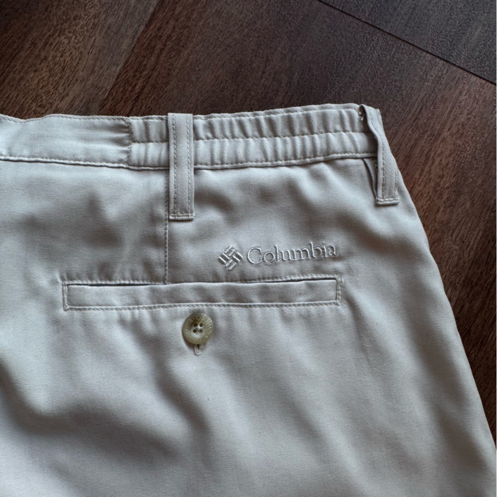 Columbia Women’s White Golf Shorts Size 12 Performance Stretch Casual Summer - Picture 7 of 8